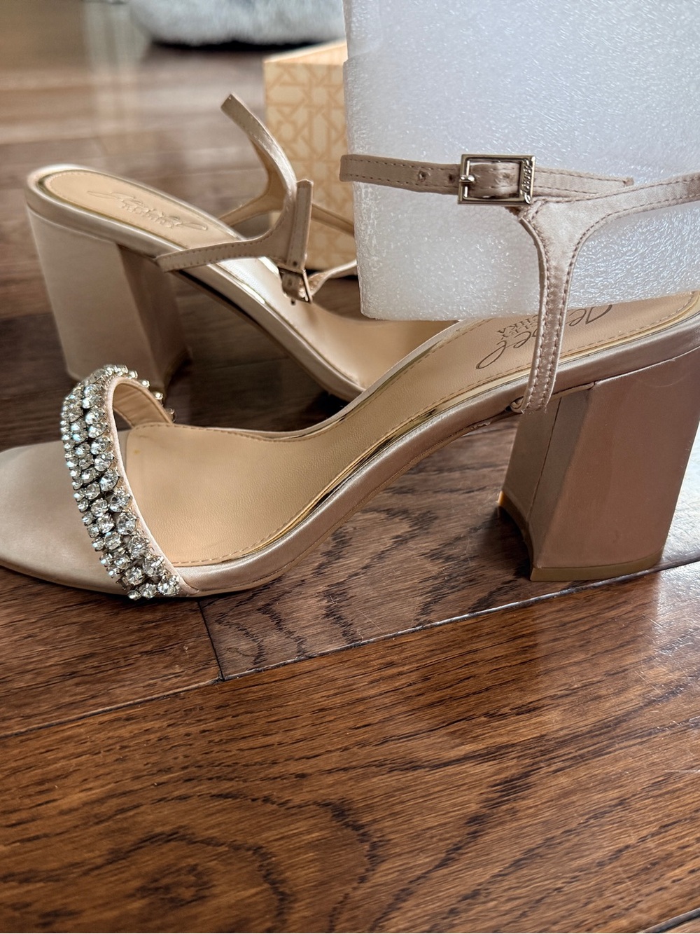 Jewel Badgley Mischka Lori Crystal Block Heel Sandals Champagne Satin Size 9 - Picture 9 of 14